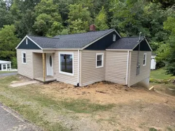 Detached House with xxx sqft, x Bedrooms, x Bathroom