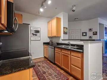 Condominium with xxxx sqft, x Bedrooms, x Bathrooms