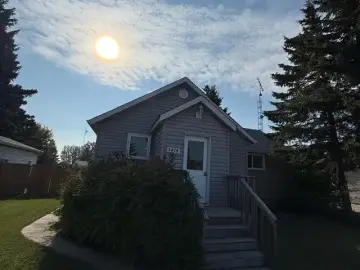 Detached House with x Bedrooms, x Bathroom