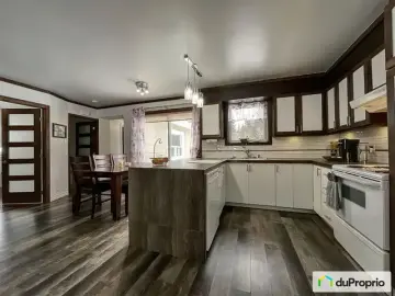 Detached House with x Bedrooms, x Bathroom
