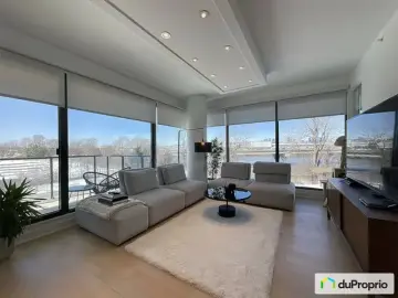 Condominium with x Bedrooms, x Bathrooms