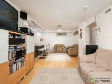 Condominium with x Bedrooms, x Bathroom