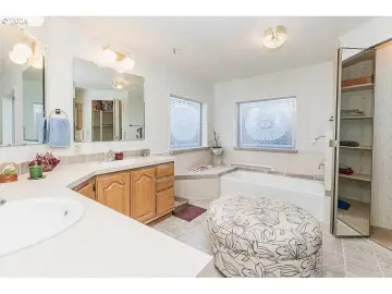 Detached House with xxxx sqft, x Bedrooms, x Bathroom