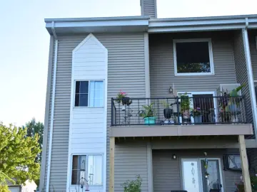 Condominium with xxxx sqft, x Bedrooms, x Bathrooms