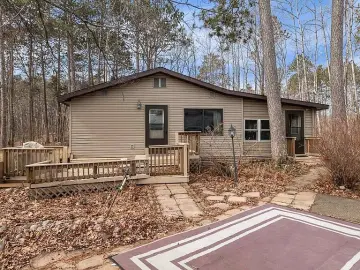 Cottage with xxx sqft, x Bedrooms, x Bathroom