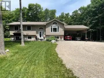 Detached House with x Bedrooms, x Bathrooms