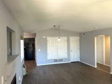 Condominium with xxx sqft, x Bedrooms, x Bathrooms