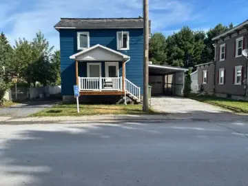 Detached House with xxxx sqft, x Bedrooms, x Bathroom
