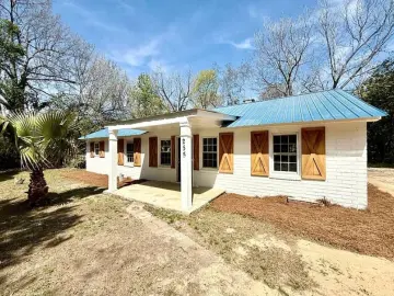 Detached House with xxxx sqft, x Bedrooms, x Bathroom