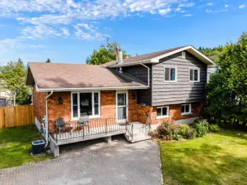 Detached House with xxxx sqft, x Bedrooms, x Bathroom