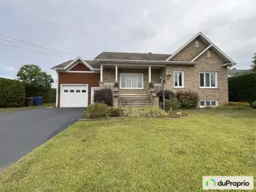 Detached House with x Bedrooms, x Bathrooms