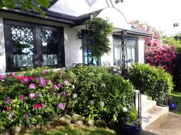 Land with x Bedrooms, x Bathrooms