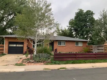 Detached House with xxxx sqft, x Bedrooms, xx Bathroo