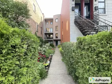 Condominium with x Bedrooms, x Bathroom