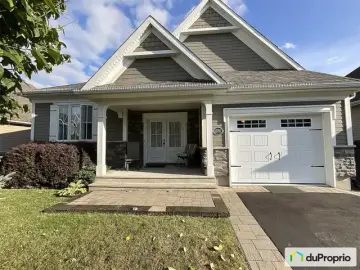 Detached House with x Bedrooms, x Bathrooms