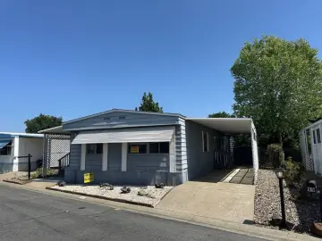 Detached House with xxxx sqft, x Bedrooms, x Bathroom