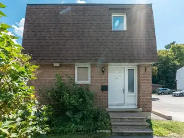 Condominium with x Bedrooms, x Bathrooms