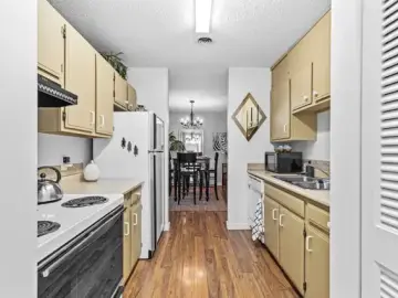 Condominium with xxxx sqft, x Bedrooms, x Bathroom
