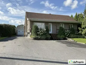 Detached House with x Bedrooms, x Bathrooms