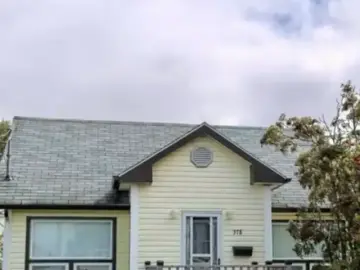 Detached House with x Bedrooms, x Bathroom