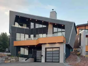 Detached House with xxxx sqft, x Bedrooms, x Bathroom