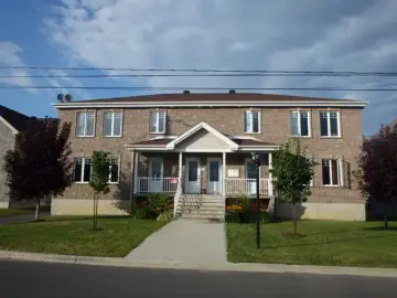 Detached House with x Bedrooms, x Bathrooms