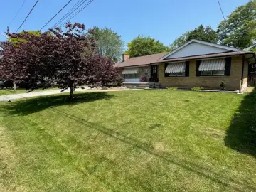 Detached House with x Bedrooms, x Bathrooms