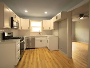Detached House with xxxx sqft, x Bedrooms, xx Bathroo
