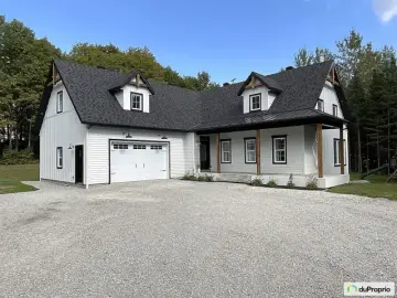 Detached House with xxxx sqft, x Bedrooms, x Bathroom