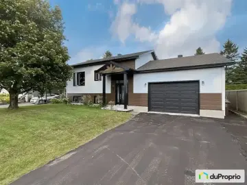Detached House with x Bedrooms, x Bathrooms