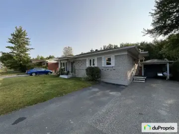 Detached House with x Bedrooms, x Bathrooms