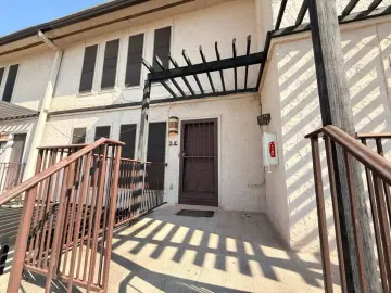 Condominium with xxxx sqft, x Bedrooms, xx Bathrooms