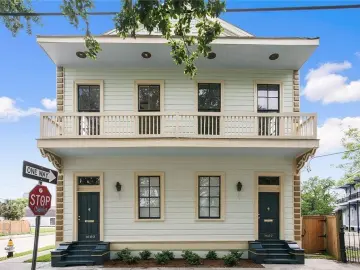 Detached House with xxxx sqft, x Bedrooms, x Bathroom
