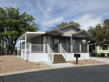 Detached House with xxxx sqft, x Bedrooms, x Bathroom