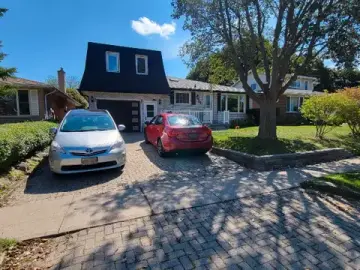 Detached House with x Bedrooms, x Bathrooms