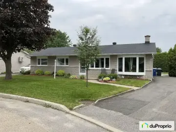 Detached House with x Bedrooms, x Bathroom