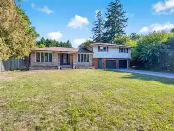 Detached House with xxxx sqft, x Bedrooms, x Bathroom