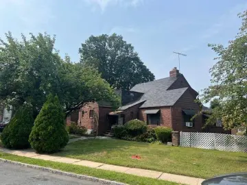 Detached House with x Bedrooms, x Bathrooms