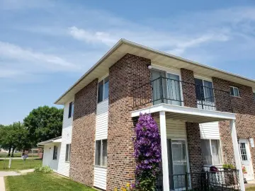Condominium with xxx sqft, x Bedrooms, x Bathrooms