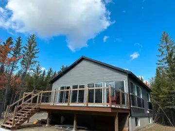 Detached House with x Bedrooms, x Bathrooms