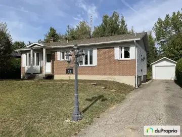 Detached House with x Bedrooms, x Bathrooms