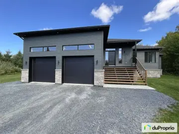 Detached House with x Bedrooms, x Bathrooms