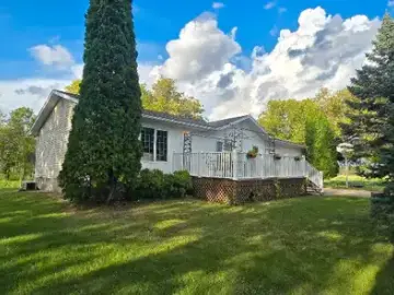 Detached House with x Bedrooms, x Bathrooms