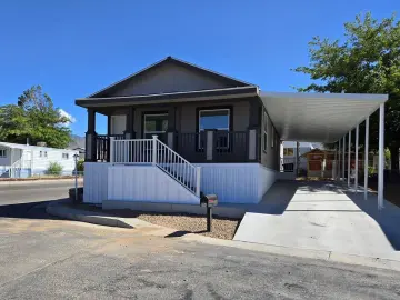 Detached House with xxxx sqft, x Bedrooms, x Bathroom