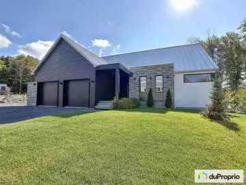 Detached House with x Bedrooms, x Bathrooms