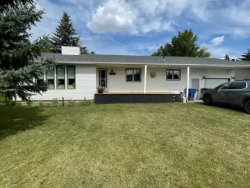 Detached House with x Bedrooms, x Bathrooms