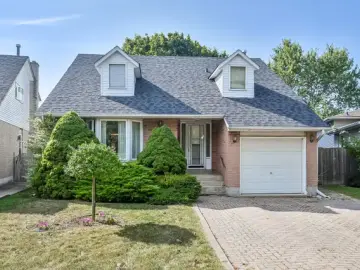 Detached House with x Bedrooms, x Bathrooms