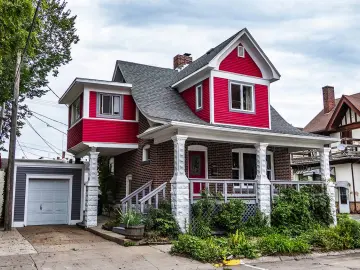 Detached House with xxxx sqft, x Bedrooms, x Bathroom