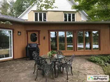 Detached House with x Bedrooms, x Bathroom