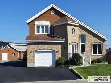 Detached House with x Bedrooms, x Bathrooms